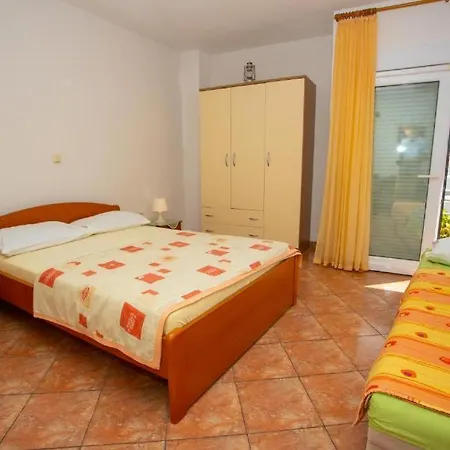 Appartement Goran 2 *