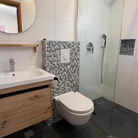 Appartement Goran 2 *
