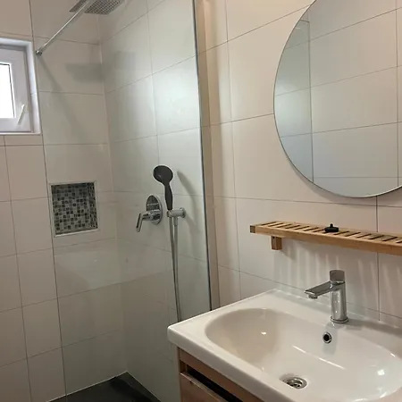 Appartement Goran 2 *